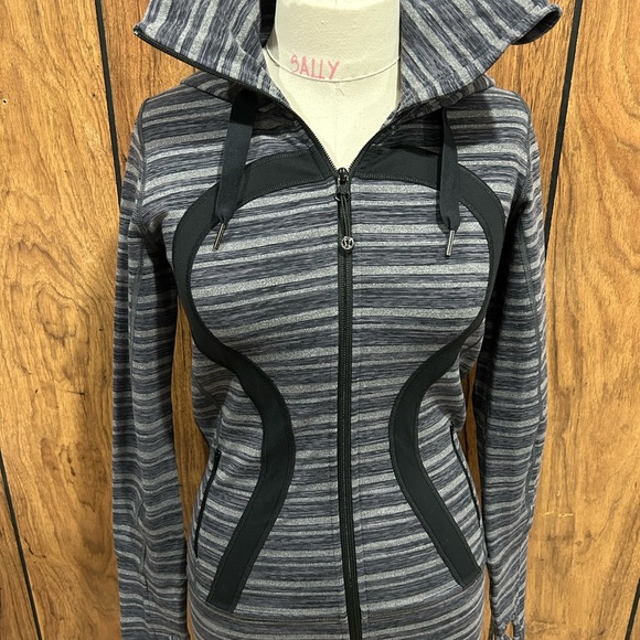 Lululemon striped jacket women’s size 5 - Picture 2 of 9